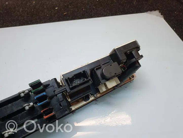 BMW 5 E34 Climate control unit E346411