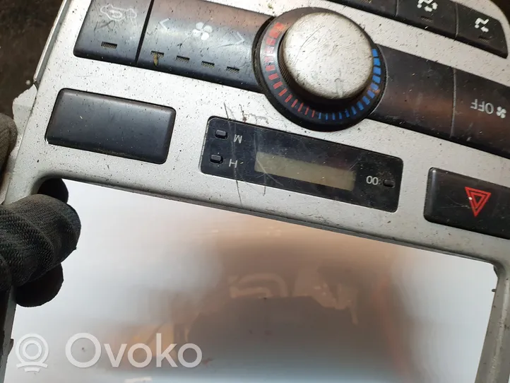 Toyota Avensis Verso Oro kondicionieriaus/ klimato/ pečiuko valdymo blokas (salone) 1464309615