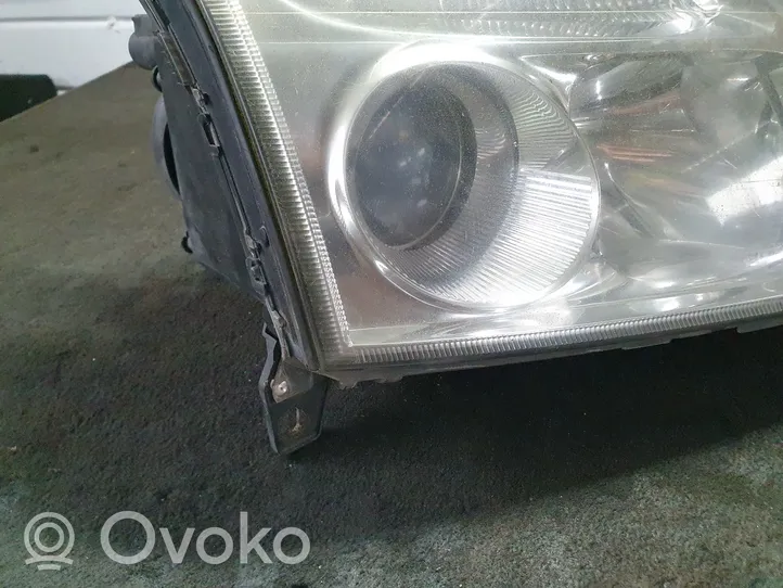 Opel Vectra C Lampa przednia 15588800