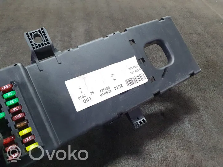 Opel Vectra C Module de fusibles 13223679