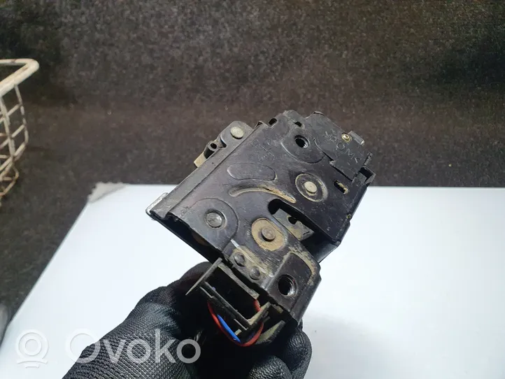 Volkswagen PASSAT B5.5 Front door lock C3B1837015A