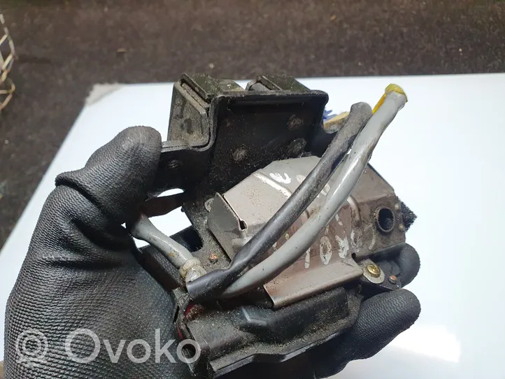 Toyota Corolla Verso AR10 Front door lock 