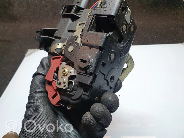 Audi A4 S4 B6 8E 8H Etuoven lukko 4B0839015D