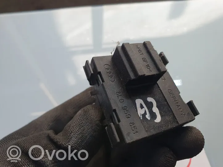 Audi A3 S3 8L Interruttore di controllo dell’alzacristalli elettrico 8L0959851