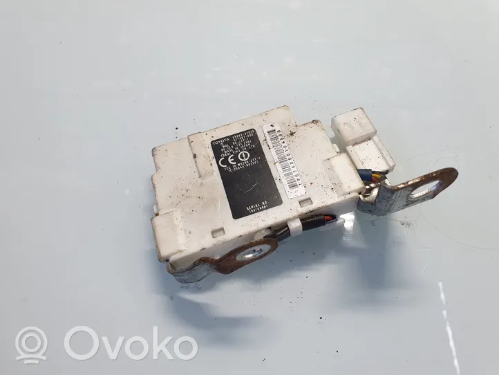 Toyota Prius (XW20) Oven keskuslukituksen ohjausyksikön moduuli 8999247020