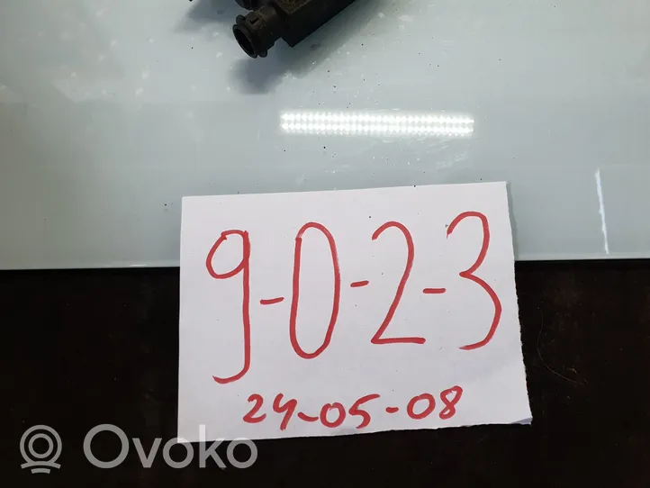 Audi A4 S4 B5 8D Oven keskuslukituksen ohjausyksikön moduuli 4A0959981