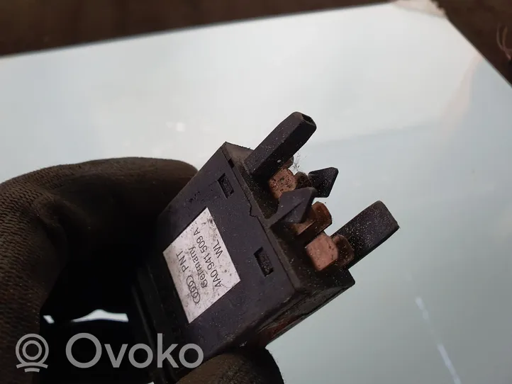 Audi 100 S4 C4 Botón interruptor de luz de peligro 4A0941509A