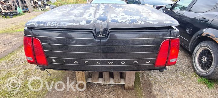 Lincoln Blackwood Cassone pick-up 