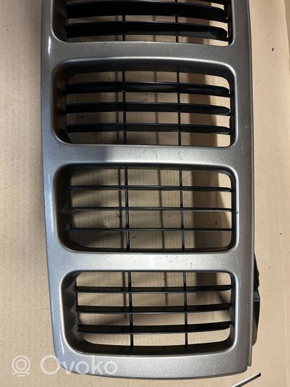 Jeep Grand Cherokee (WK) Grille calandre supérieure de pare-chocs avant 55156814AE