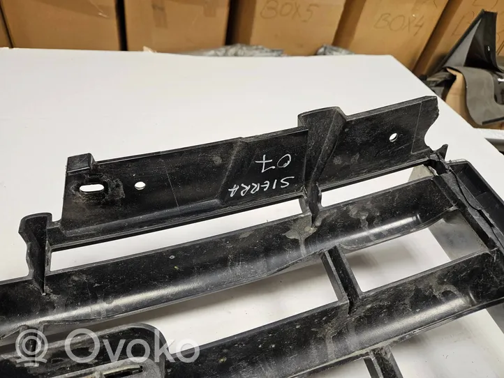 GMC Sierra 1000 Front bumper upper radiator grill 15201485