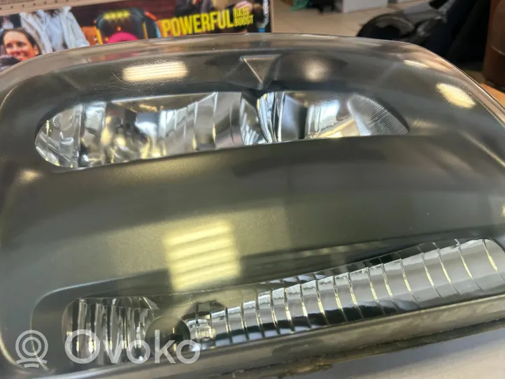 Chevrolet TrailBlazer Lampa przednia 