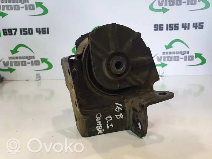 Suzuki Alto Supporto di montaggio del motore 11L091