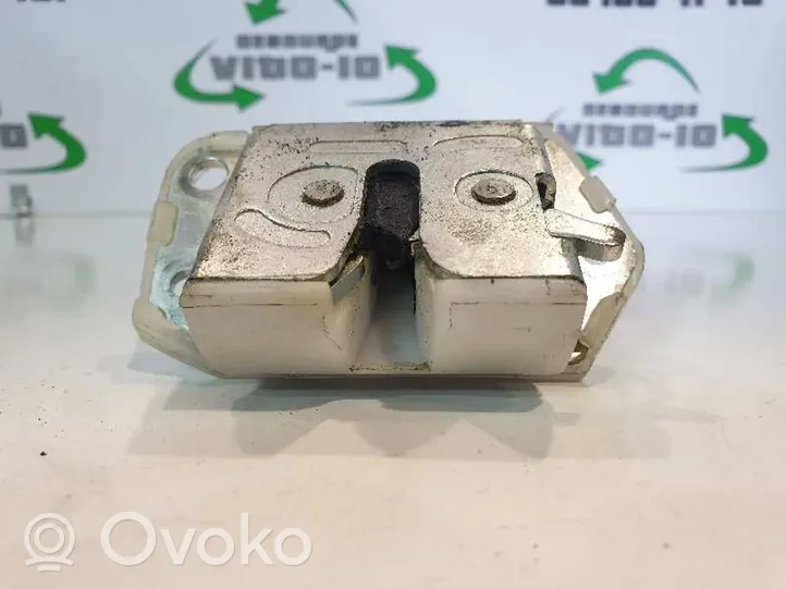 Suzuki Alto Takaluukun lukon salvan moottori 