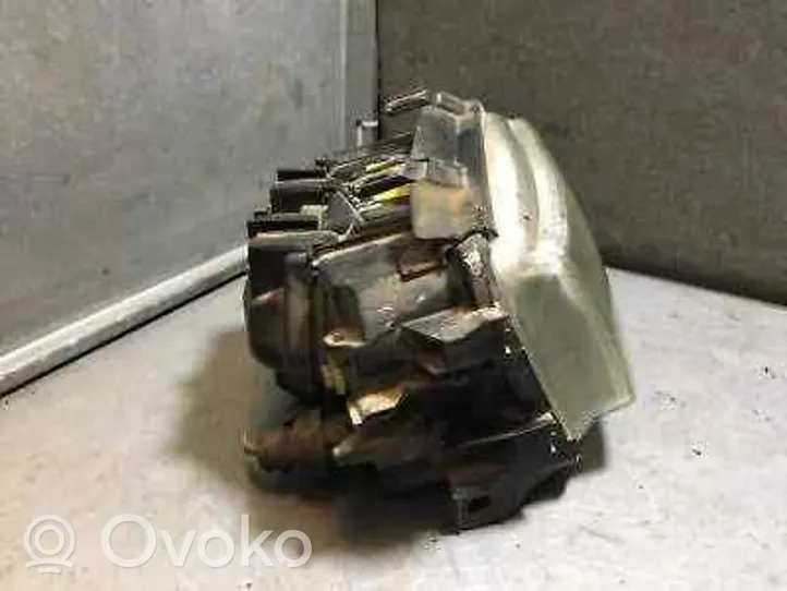 Audi A4 S4 B5 8D Lampa przednia 8D0941030B