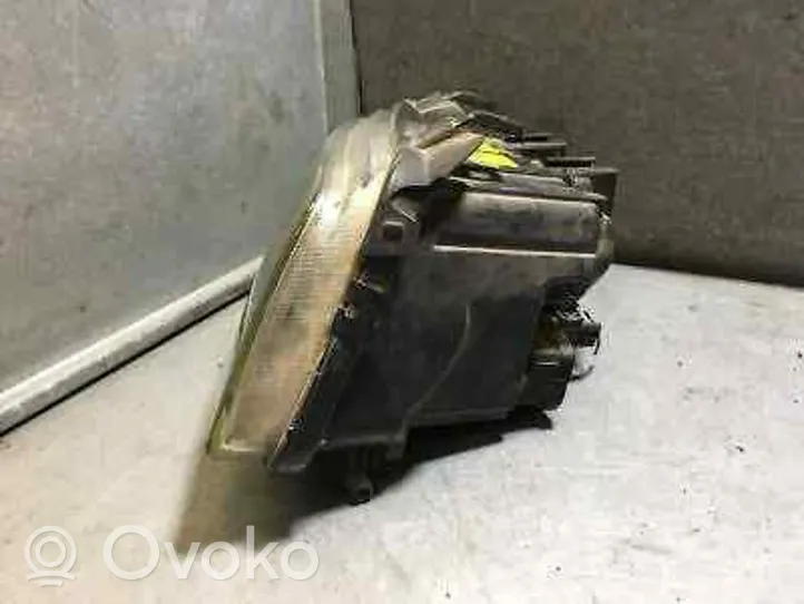 Audi A4 S4 B5 8D Lampa przednia 8D0941030B