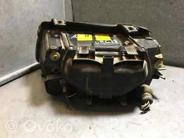 Audi A4 S4 B5 8D Lampa przednia 8D0941030B