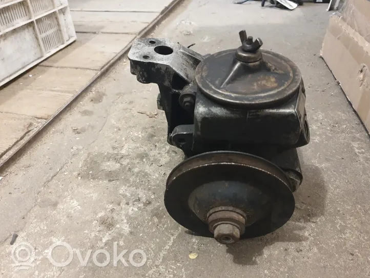 Mercedes-Benz 200 300 W123 Pompe de direction assistée 1164602480