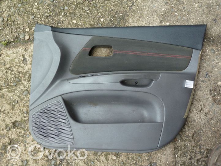 KIA Rio Rivestimento del pannello della portiera anteriore 