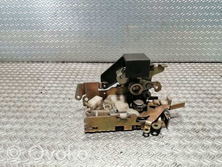 Mercedes-Benz Vito Viano W638 Front door lock 9017200135