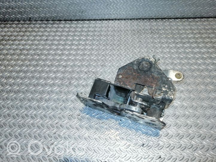 Iveco Daily 30.8 - 9 Liukuoven lukko 500329770