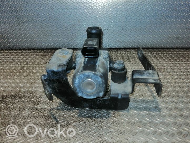 Volkswagen Transporter - Caravelle T5 Coolant heater control valve 7L0819076A