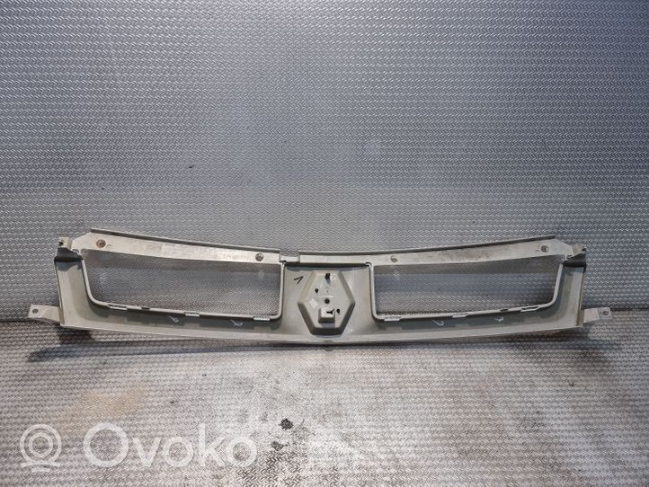 Renault Master II Front bumper upper radiator grill 8200233765