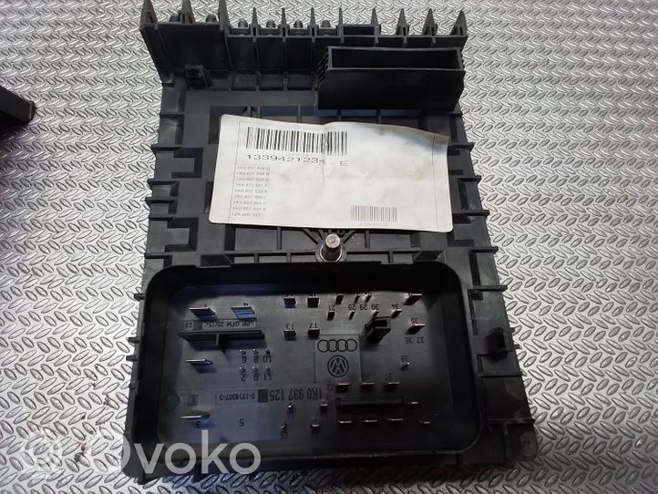 Volkswagen Caddy Module de fusibles 1K0937806D