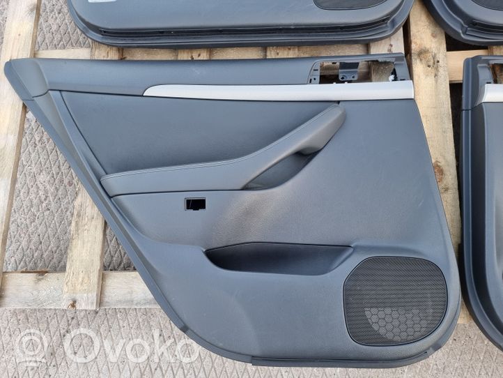 Toyota Avensis T250 Set di rivestimento del pannello della portiera 6762005560