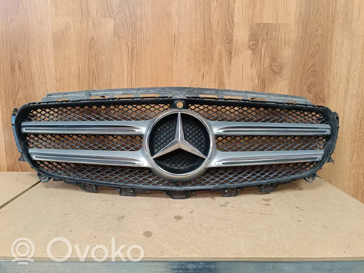 Mercedes-Benz E W238 Grotelės viršutinės A2138880223