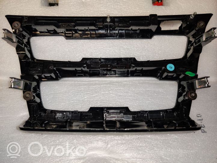 BMW X1 F48 F49 Klimato kontrolės/ pečiuko kontrolės apdaila 9305907