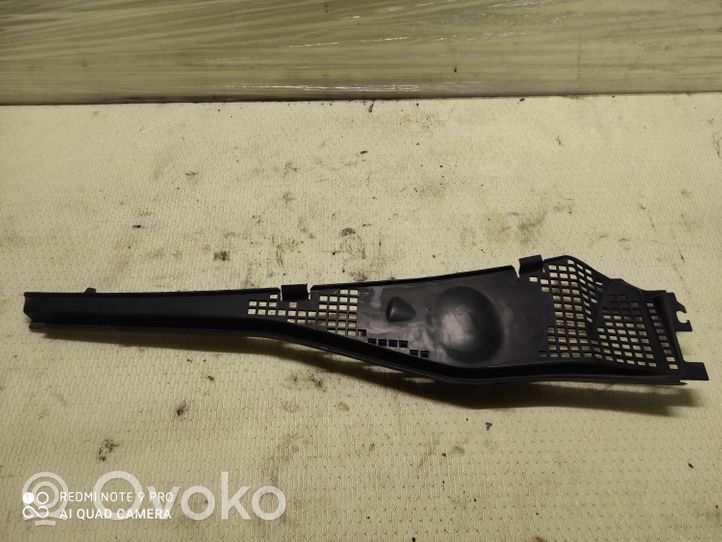 Dacia Duster Windshield trim 8200825457