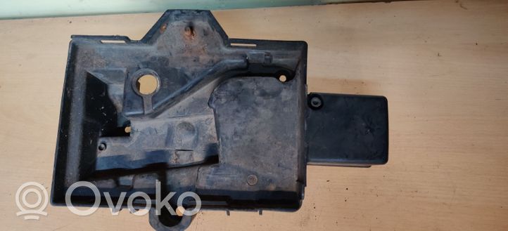 Dodge Grand Caravan Boîte de batterie 64577T