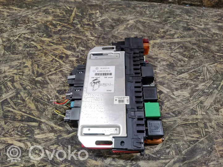 Mercedes-Benz SL AMG R230 Module de fusibles A2305450932