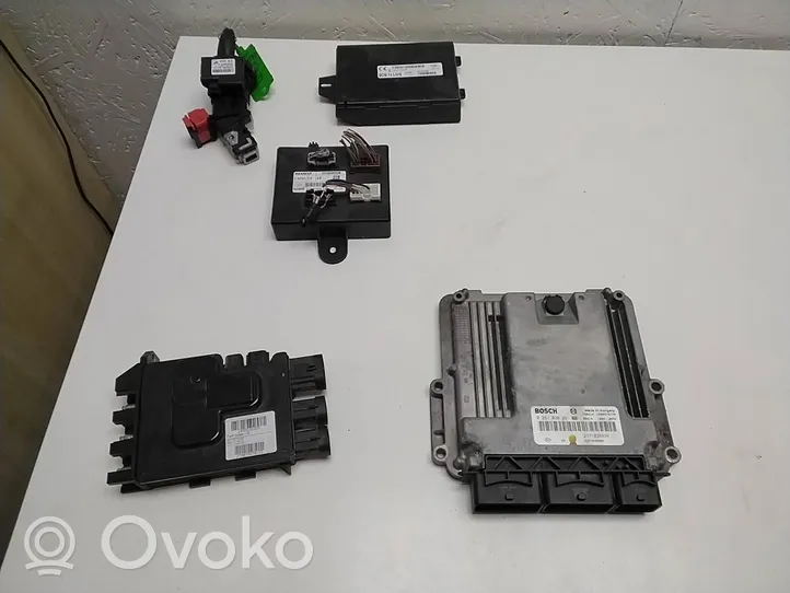 Opel Vivaro Engine ECU kit and lock set 237103888R