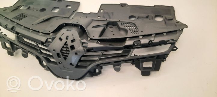 Renault Clio IV Maskownica / Grill / Atrapa górna chłodnicy 622563184R