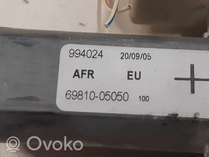 Toyota Avensis T250 Elektryczny podnośnik szyby drzwi przednich 994024