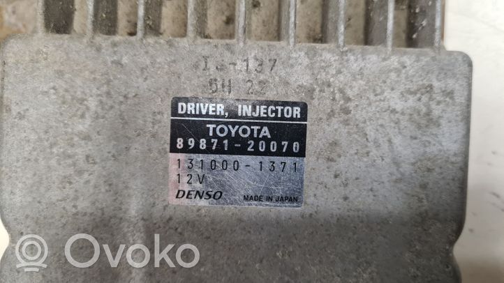 Toyota Avensis T250 Блок управления топливных форсунок 8987120070