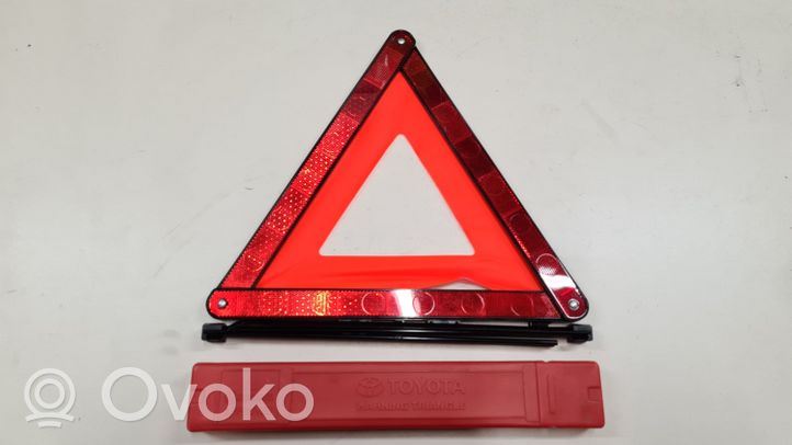 Toyota Corolla Verso E121 Triangle d'avertissement 27R030015