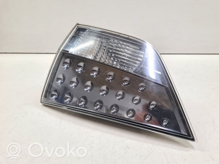 Mitsubishi Outlander Lampy tylnej klapy bagażnika 1146356R