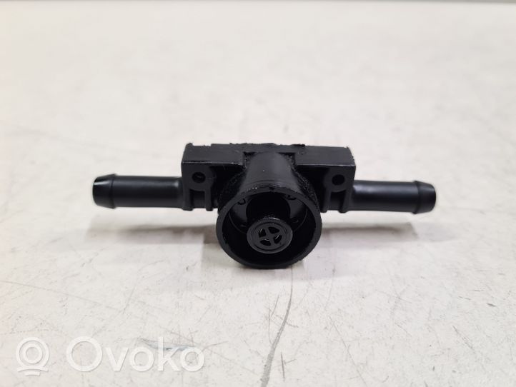 Mercedes-Benz Vito Viano W638 Tuyau d'alimentation conduite de carburant A6110780249