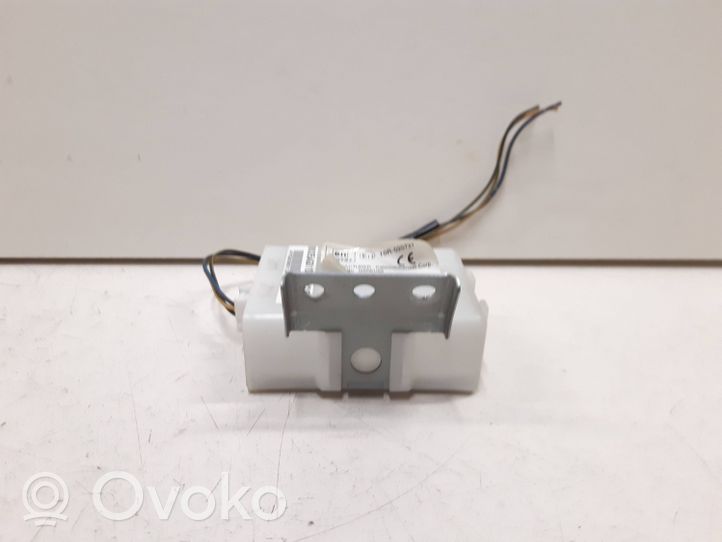 Subaru Legacy Oven keskuslukituksen ohjausyksikön moduuli 88035AG010