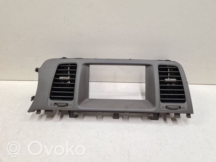 Nissan Murano Z51 Griglia di ventilazione centrale cruscotto 687501AE0B