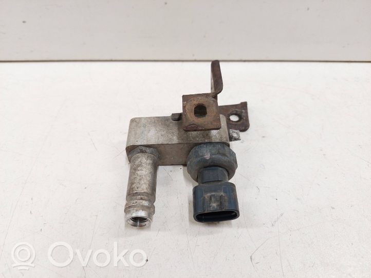 Toyota Avensis T250 Air conditioning (A/C) pressure sensor 03J30