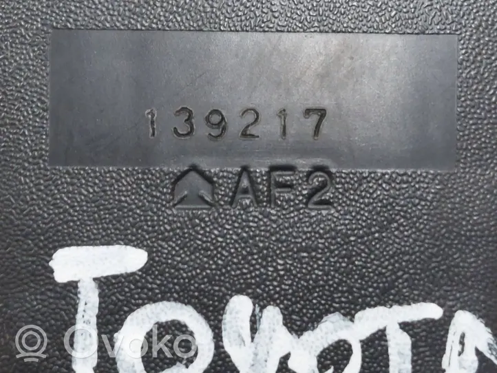 Toyota Avensis T250 Klamra przedniego pasa bezpieczeństwa 139217
