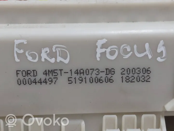Ford Focus Ramka / Moduł bezpieczników 4M5T14A073