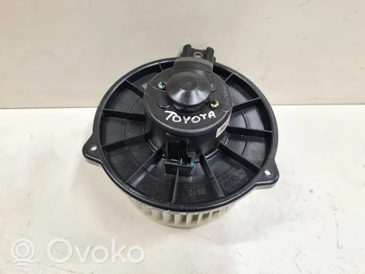 Toyota Corolla Verso E121 Pečiuko ventiliatorius/ putikas MZ18457