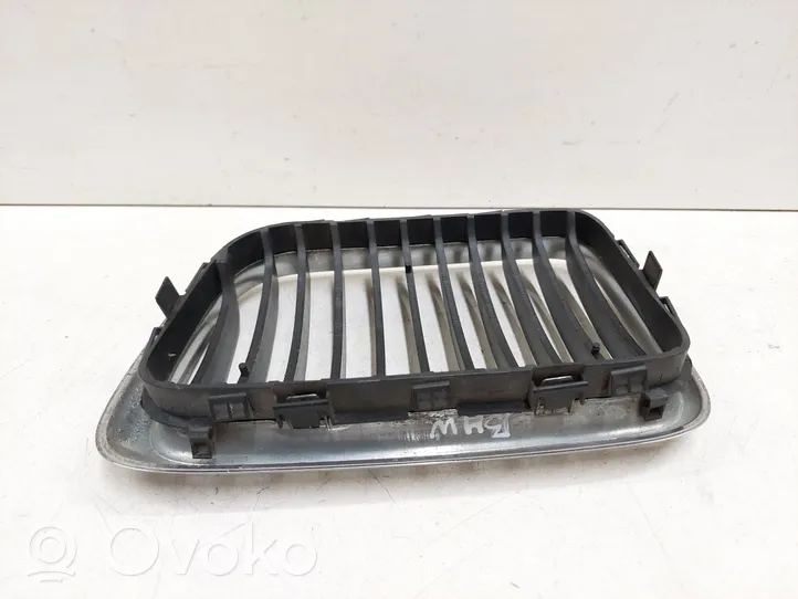 BMW 3 E36 Grille calandre supérieure de pare-chocs avant 51138195094