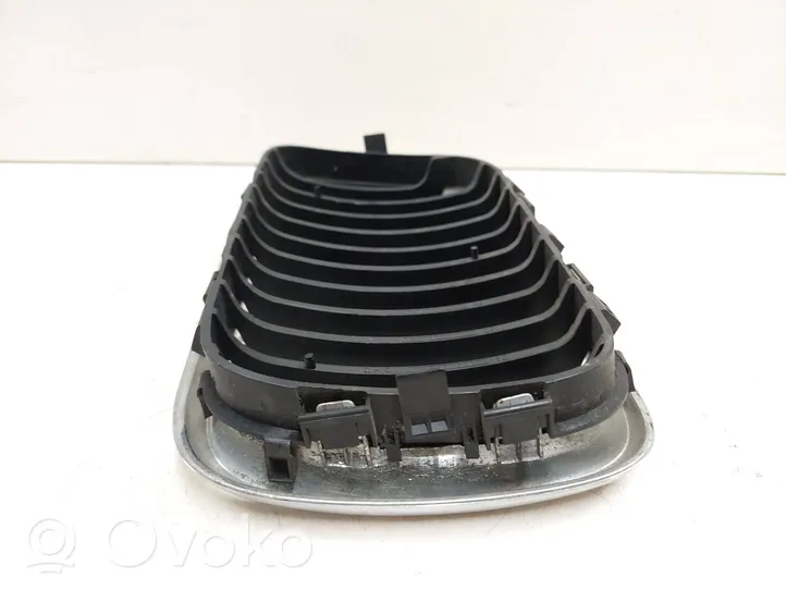 BMW 3 E36 Griglia superiore del radiatore paraurti anteriore 51138195094