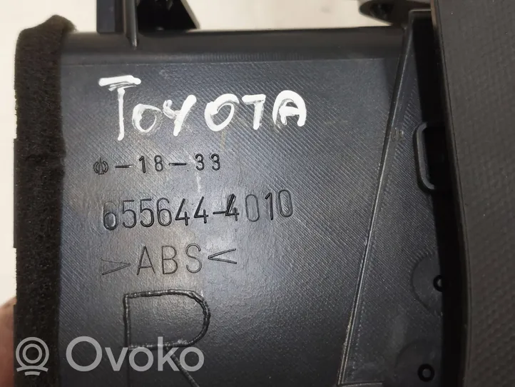 Toyota Corolla Verso E121 Dysze / Kratki środkowego nawiewu deski rozdzielczej 5568064010
