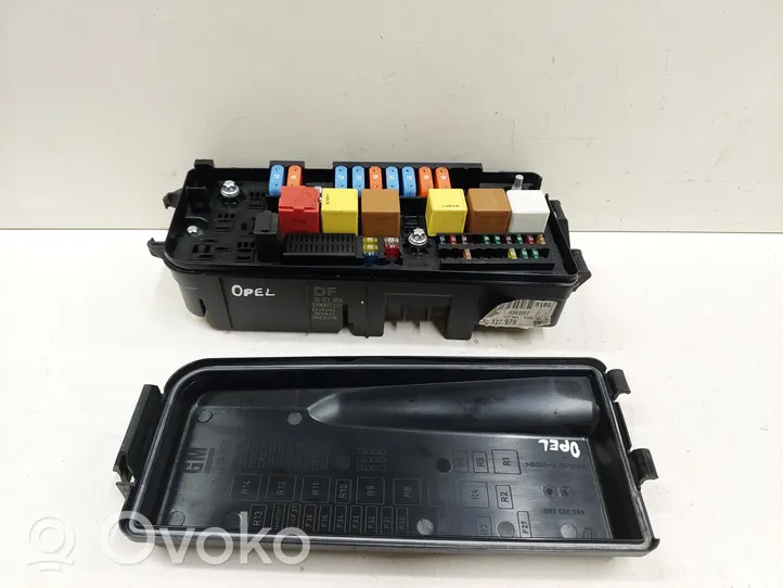 Opel Vectra C Module de fusibles 13172979